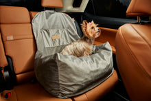 Load image into Gallery viewer, Fotelik samochdowy dla psa kota Soft z bokami i antypoślizgowym spodem
